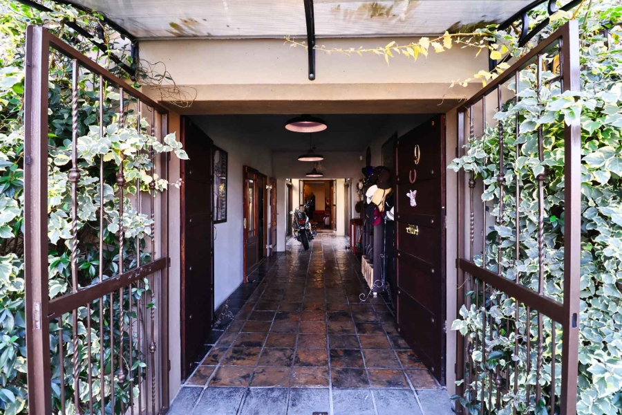 6 Bedroom Property for Sale in Sandbaai Western Cape